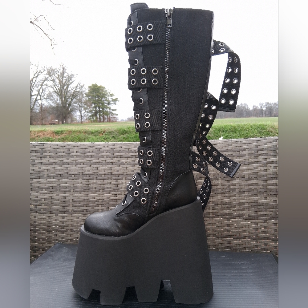 WIDOW® Desolate Destination Knee-High Platform Boots - Picture 4 of 5